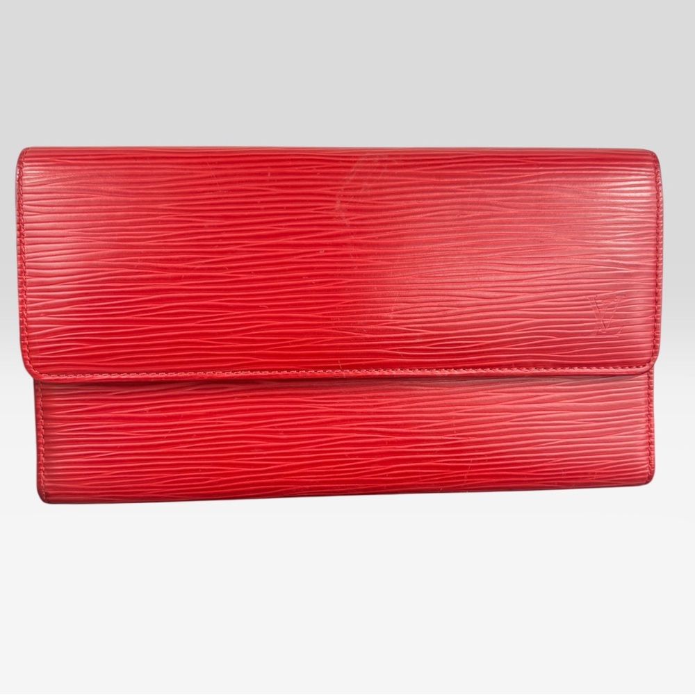 LOUIS VUITTON Sarah Wallet in Red Epi Leather.